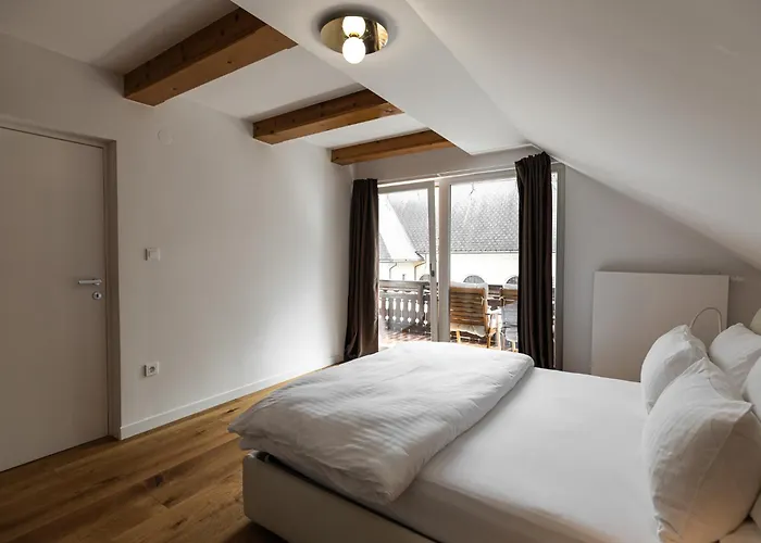 Eros كْرانْيِسكا غورا